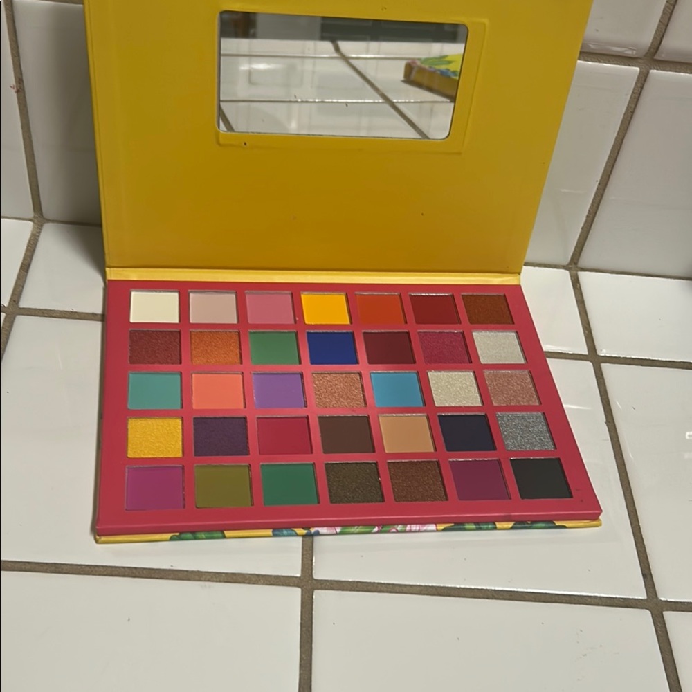 Vibrant Eyeshadow Palette with Mirror